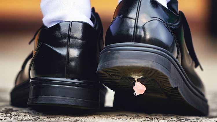 Remove Chewing Gum from Shoe at School